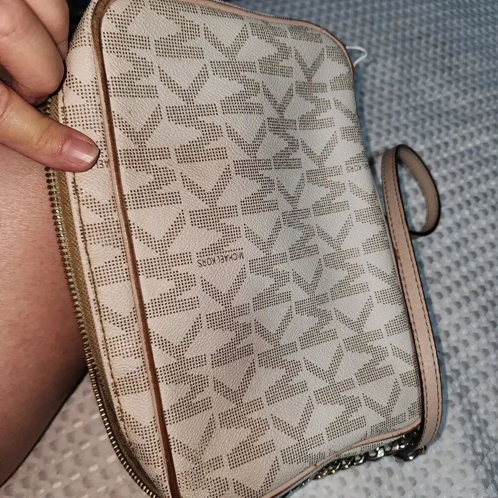 MICHAEL KORS GUC LORA CROSSBODY BAG WITH TASSEL - Picture 8 of 8
